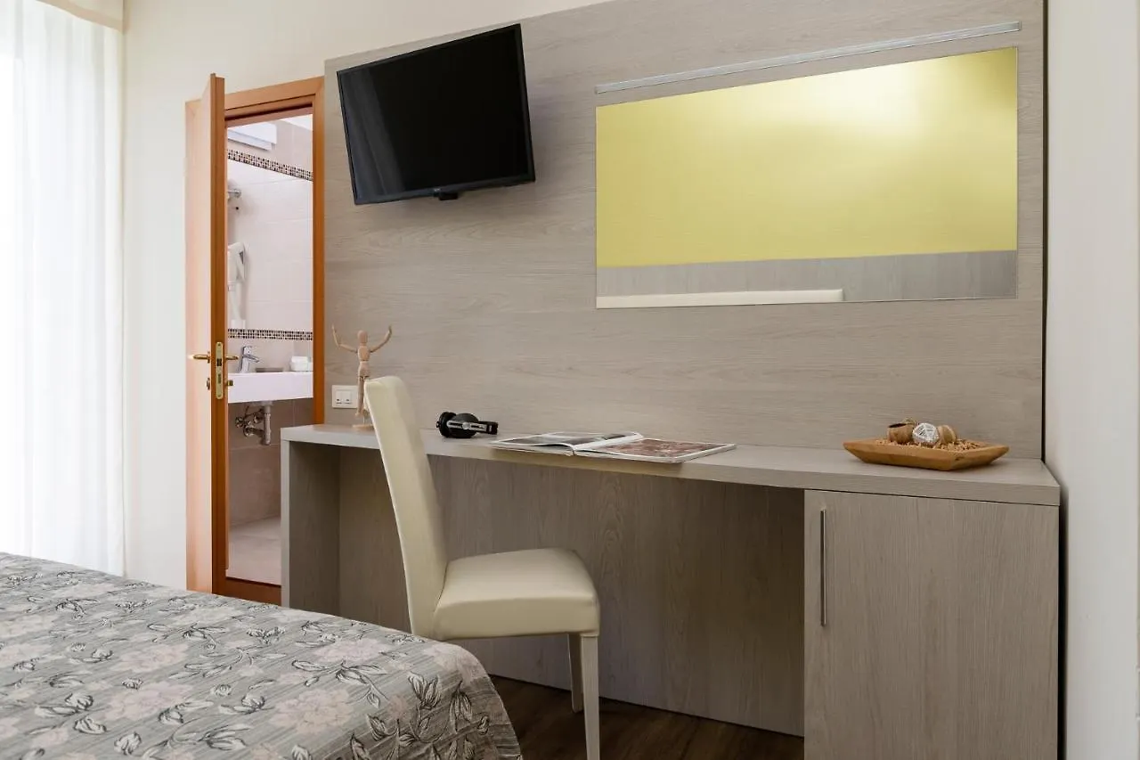 ***  Hotel Rondinella E Viola 리미니 이탈리아
