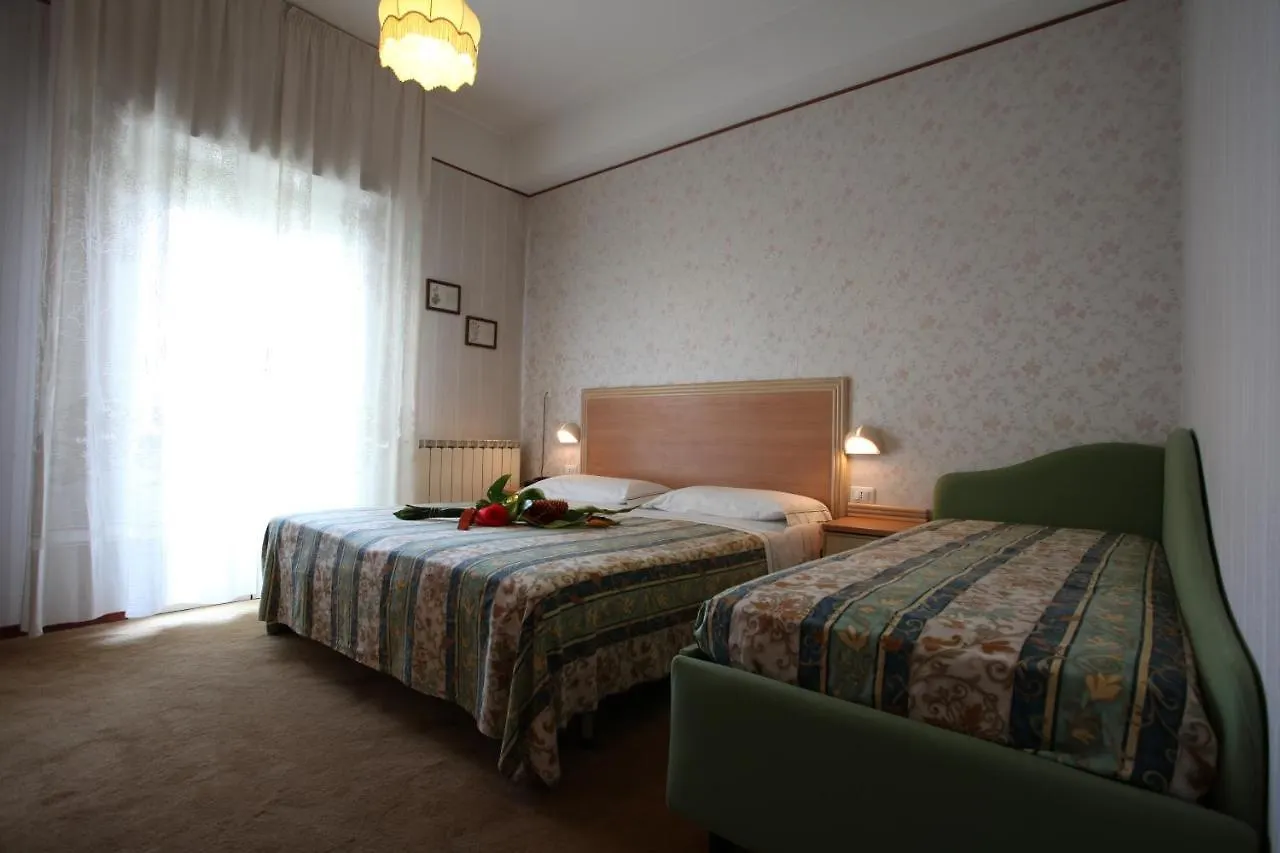 Hotel Rondinella E Viola 리미니