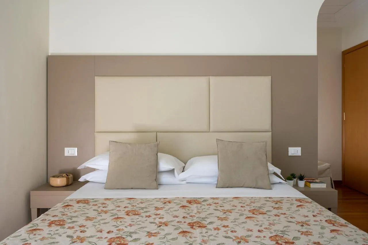 ***  Hotel Rondinella E Viola 리미니 이탈리아