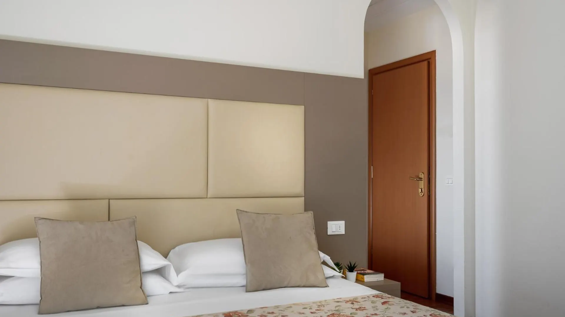 Hotel Rondinella E Viola 리미니 3*,  이탈리아