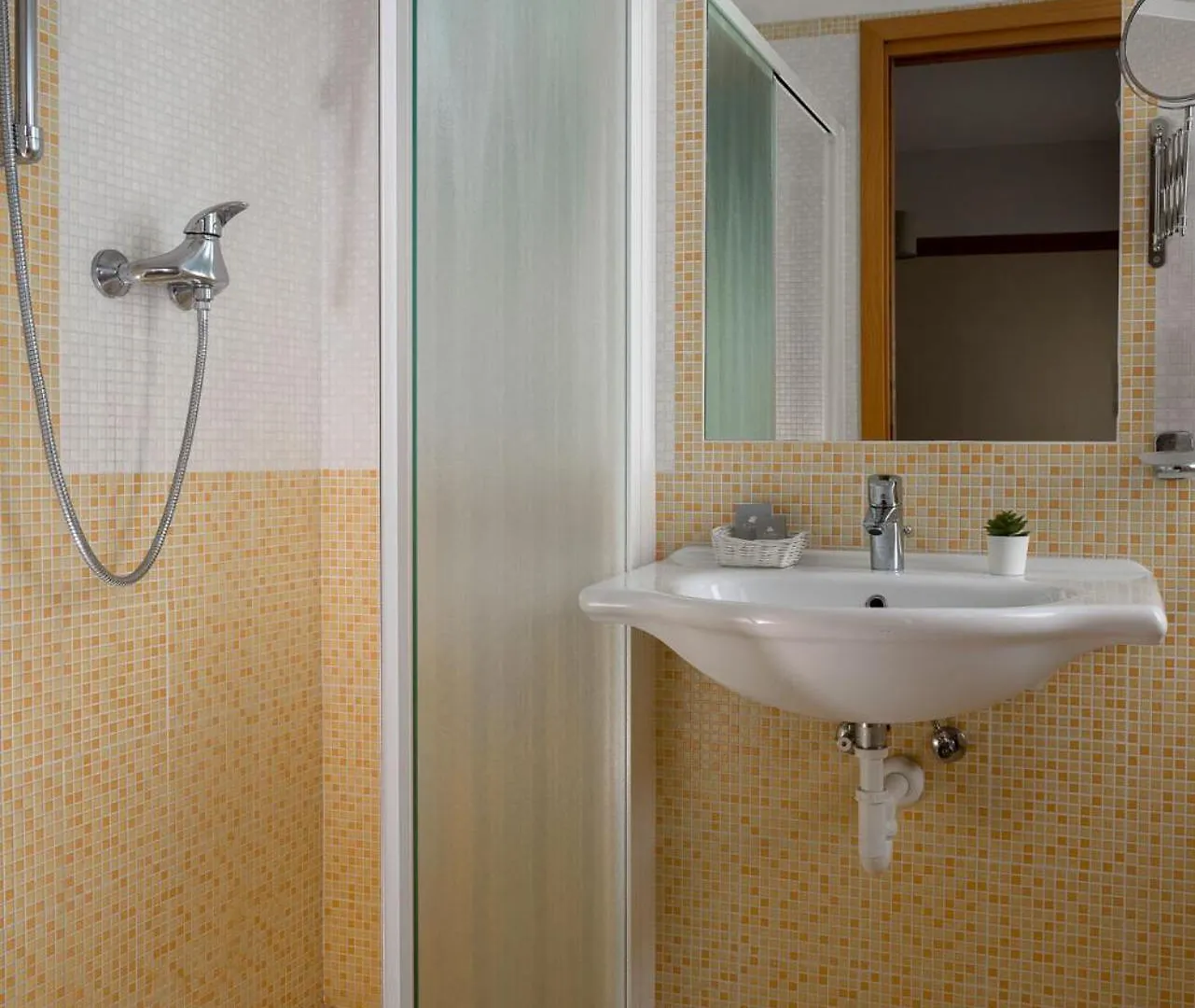 ***  Hotel Rondinella E Viola Rimini Italien