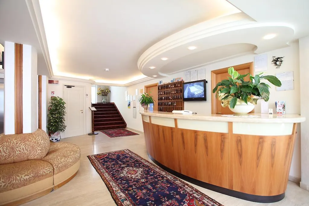 Hotel Rondinella E Viola 리미니
