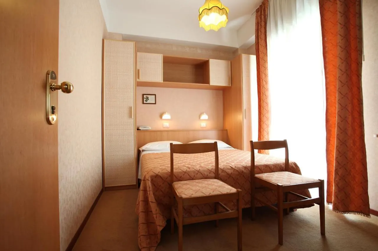 Hotel Rondinella E Viola Rimini 3*,