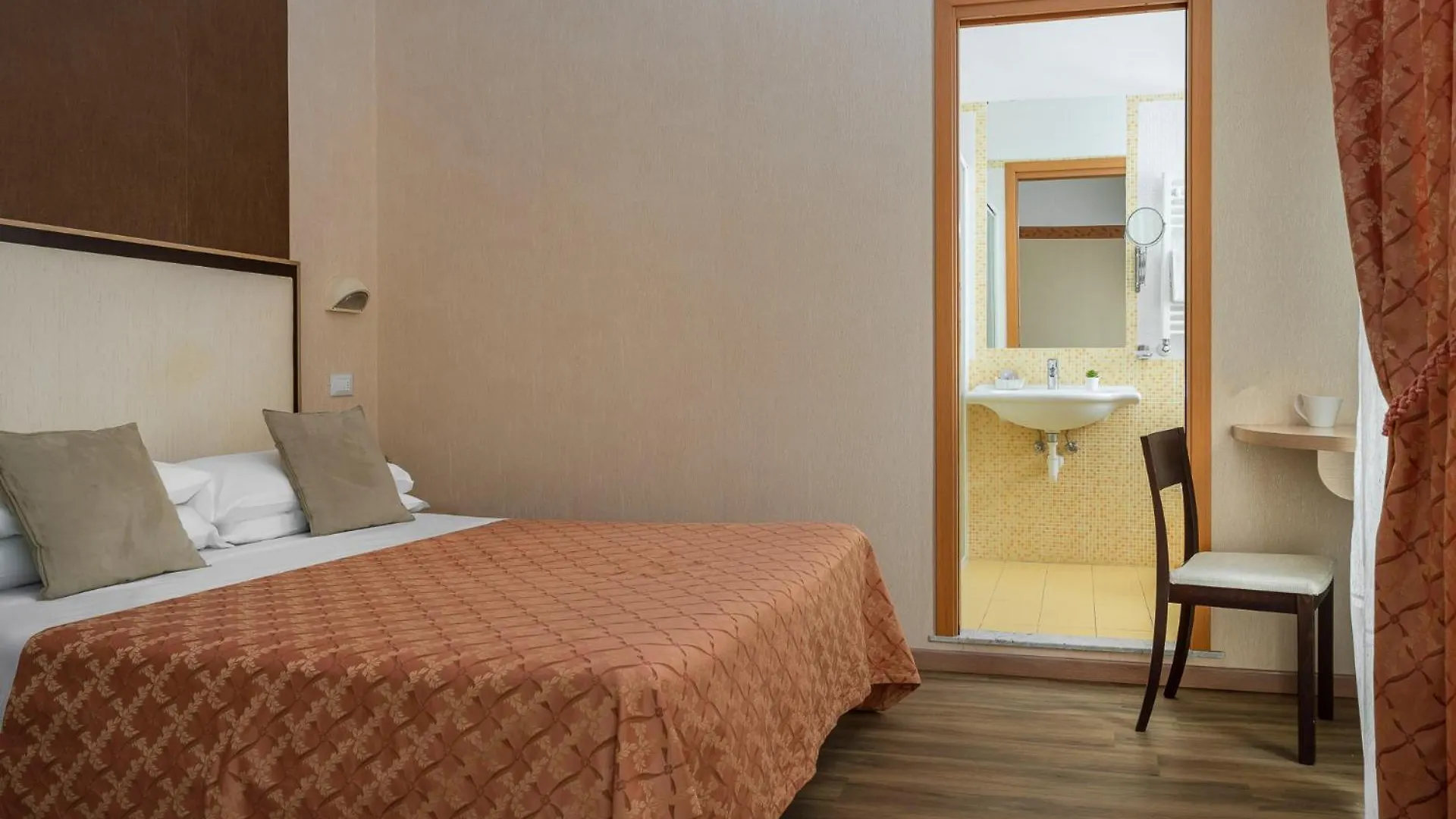 Hotel Rondinella e Viola Rimini Italia